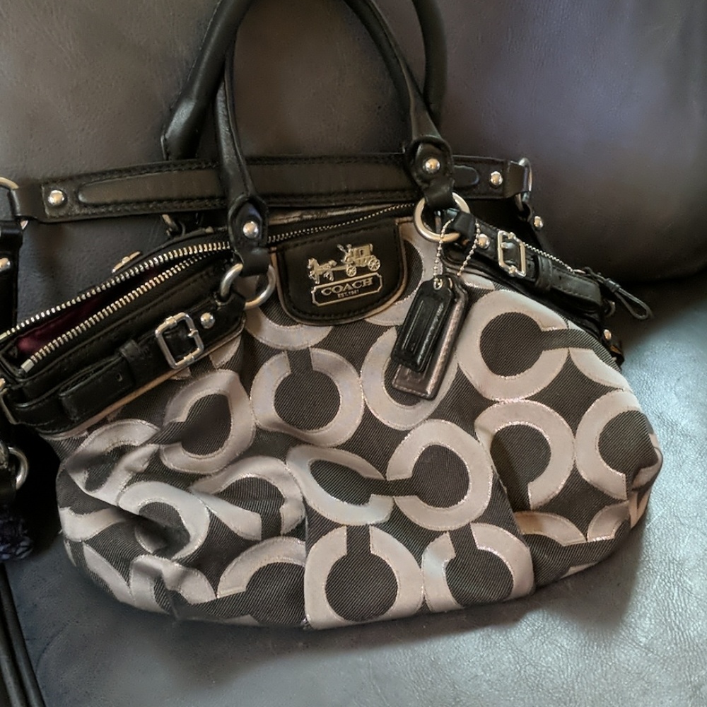 COACH POCKETBOOK WITH REMOVABLE SHOULDER STRAP